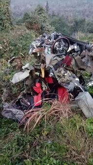 车祸死亡爆料新闻报道稿,车祸夺命，现场惨烈，遇难者身份引关注”  第1张